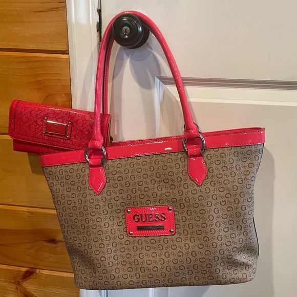 BRAND NEW GUESS BAG - Picture 1 of 4